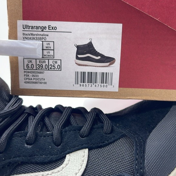 Vans Men’s Ultrarange Exo
Black/Marshmallow
VN0A5KS5BPO
Boots MTE Cold Weather - Picture 16 of 16